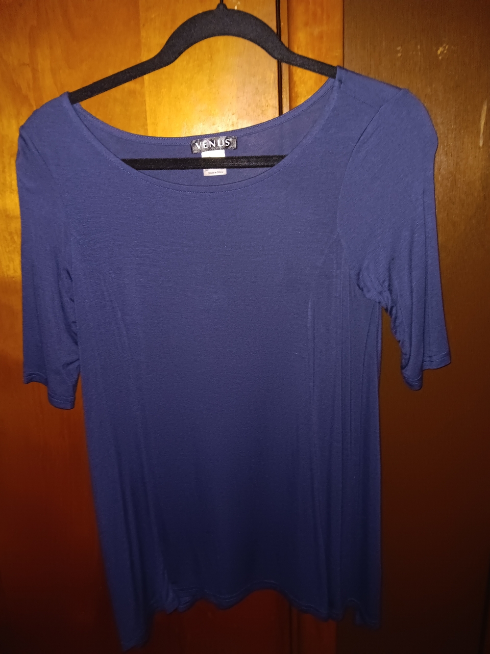 VENUS Scoop Neck Short-Sleeve Tee in Deep Blue